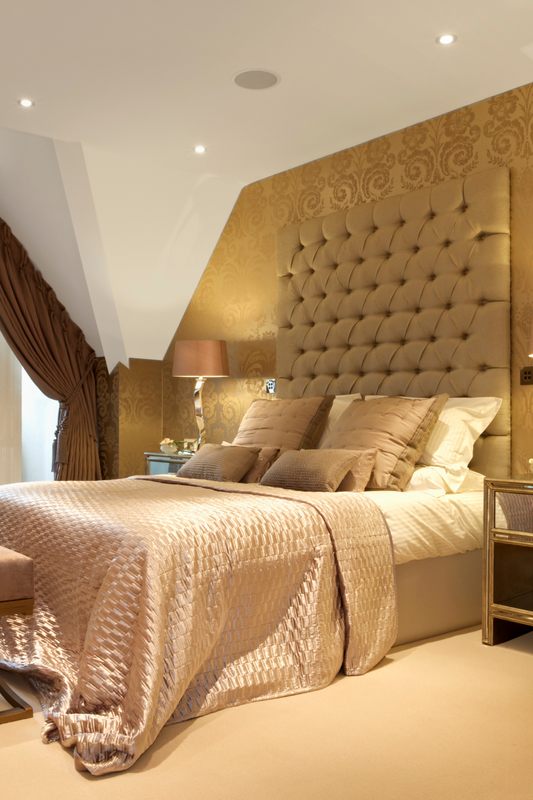 The Ultimate Guide to Choosing the Perfect Satin Bedding for Every Season