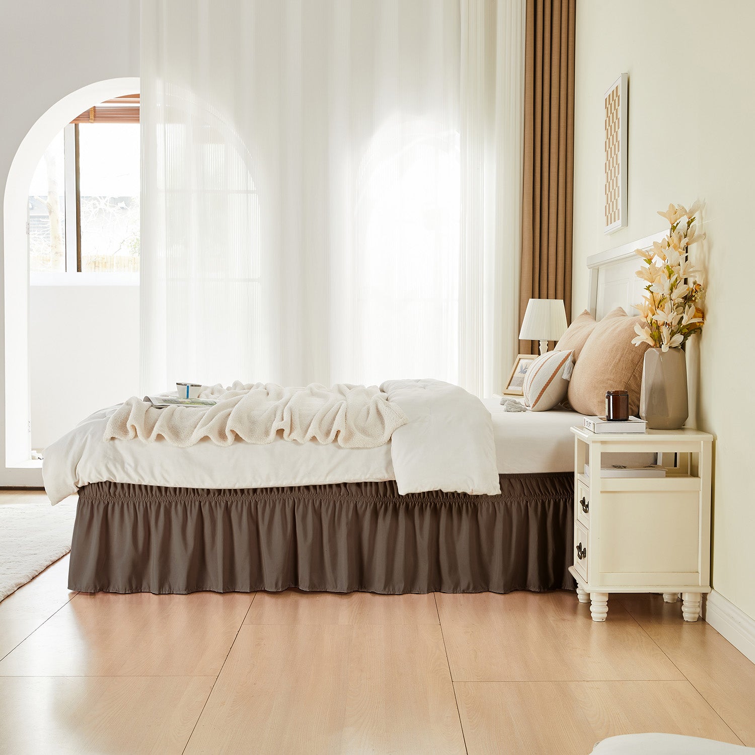 Double elastic bed skirt with 15 inch drop and elegant ruffle design