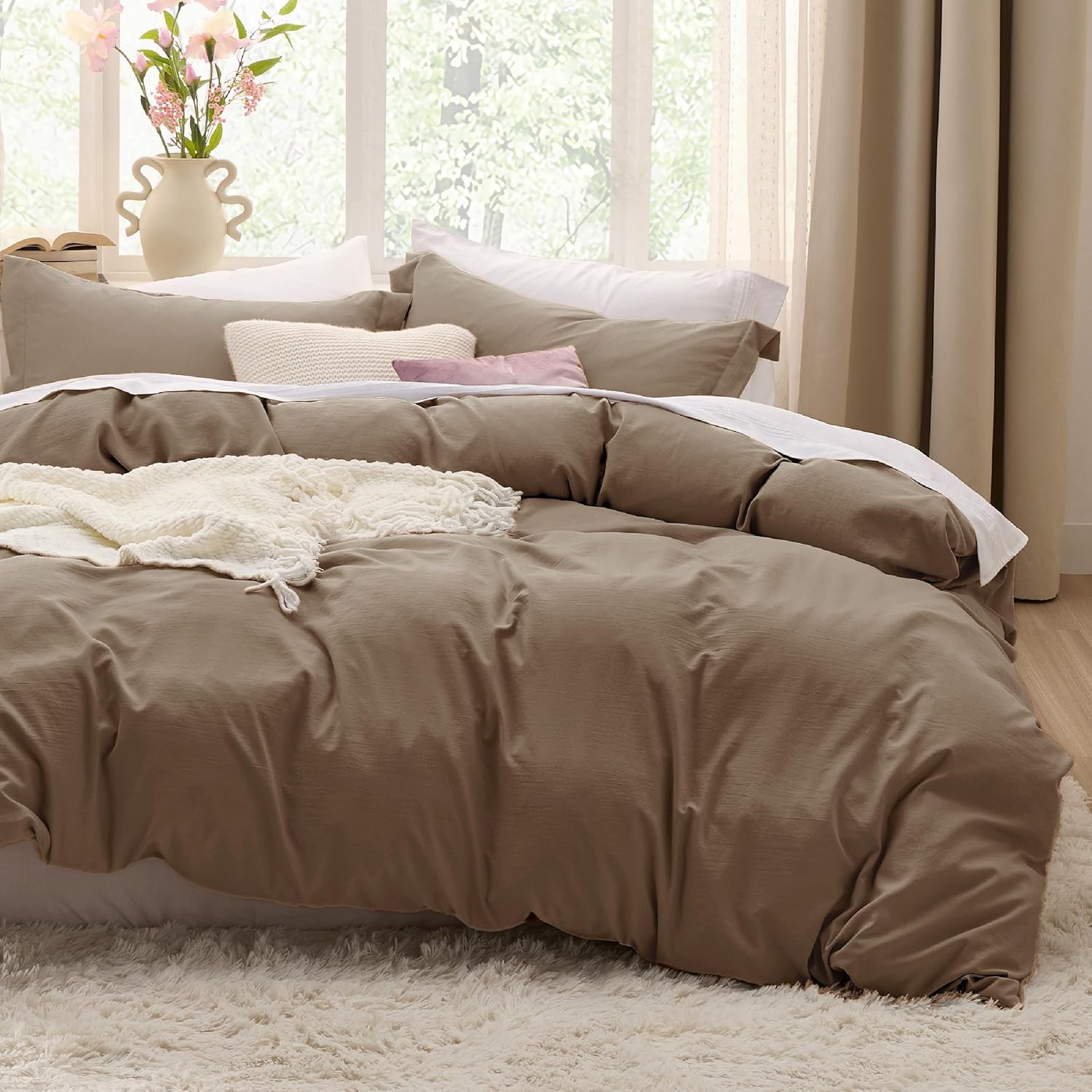 Double elastic bed skirt with 15 inch drop and elegant ruffle design