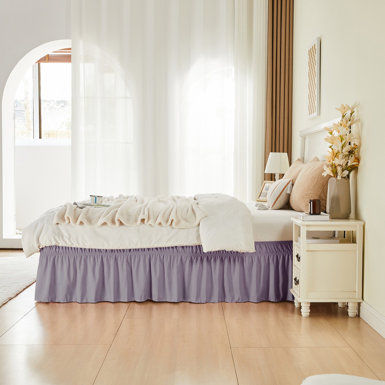 Double elastic bed skirt with 15 inch drop and elegant ruffle design